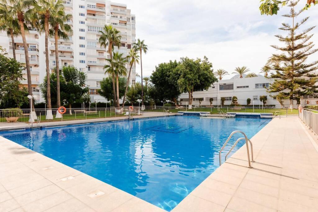 Amplio Con Vistas Al Mar Y Piscina En Benalmadena Apartment Exterior foto
